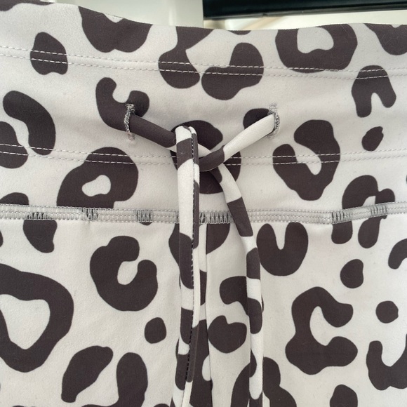 Celestial bodiez 7/8 power legging snow leopardess - Picture 9 of 9